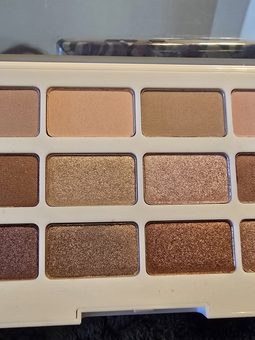 Laura Geller Cinnamon & Spice Neutral Rose & Bronze Eyeshadow Palette - Picture 4 of 6